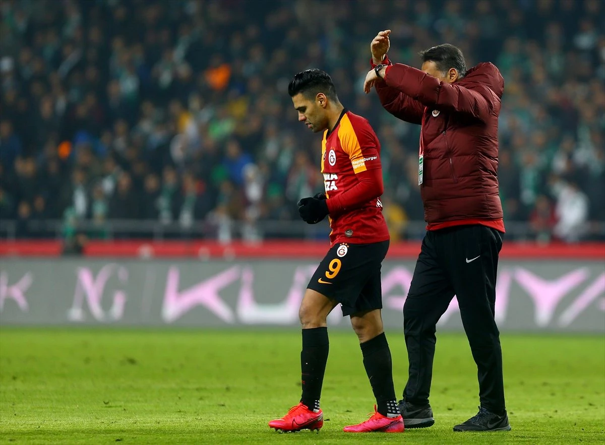 Konyaspor - Galatasaray maçında Radamel Falcao ve Saracchi sakatlandı