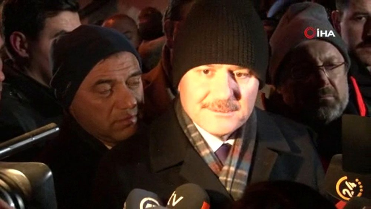 Kurtarma çalışmalarını inceleyen bakanlardan deprem açıklaması