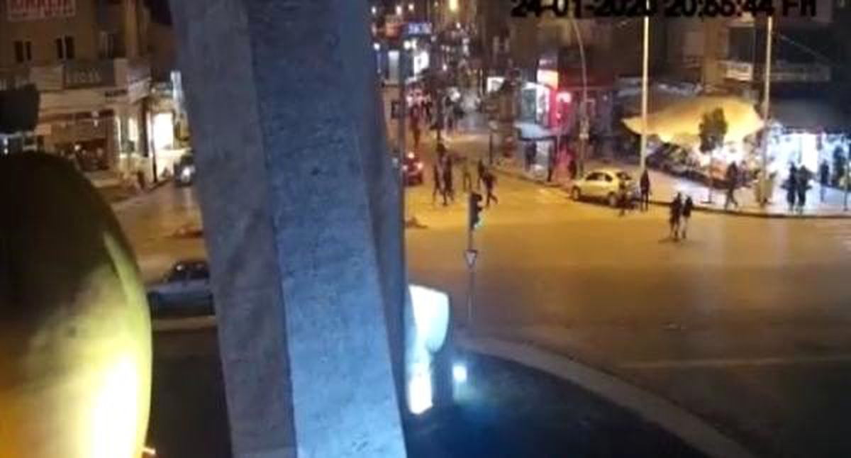 Malatya\'da, deprem anı kamerada