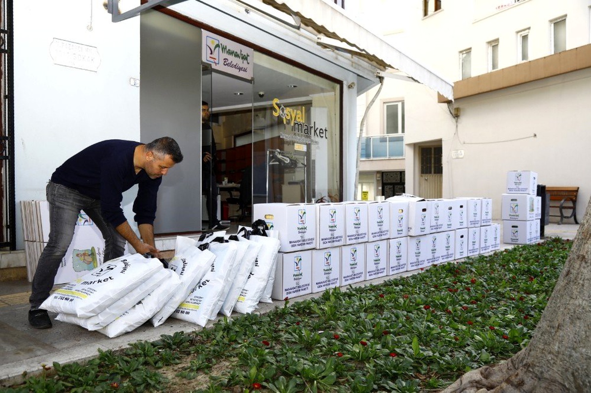 Manavgat\'tan 28 tonluk yardım tırı Elazığ\'a yola çıktı