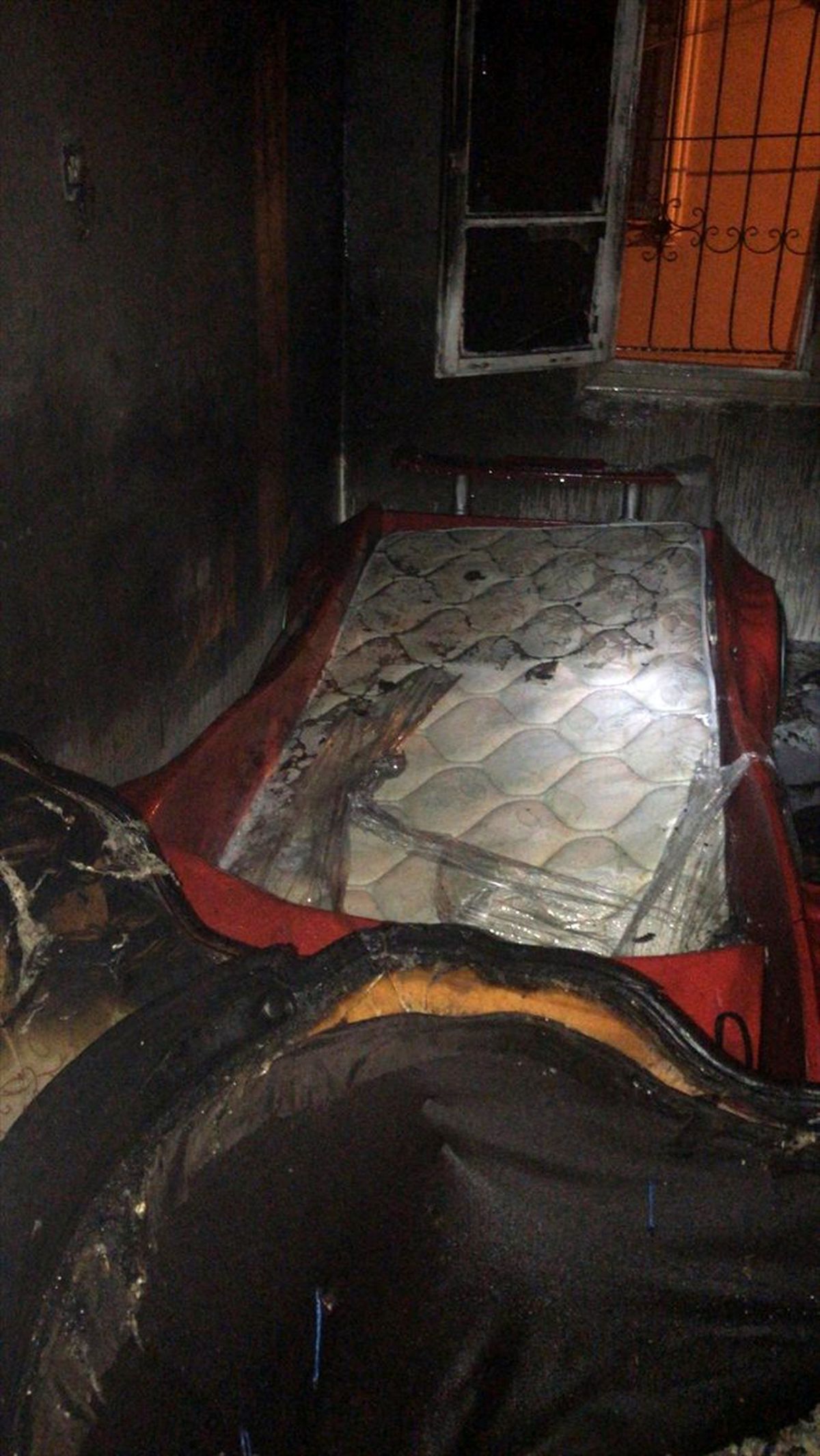 Mersin\'de evde çıkan yangında bir kişi öldü
