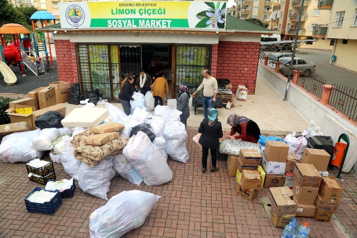 Mersin\'den deprem bölgesine yardımlar yola çıktı