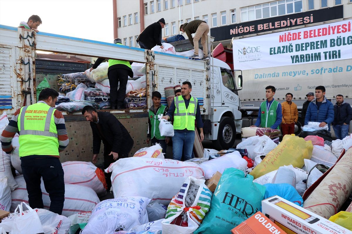 Niğde\'den Elazığ\'daki depremzedeler için yardım gönderildi
