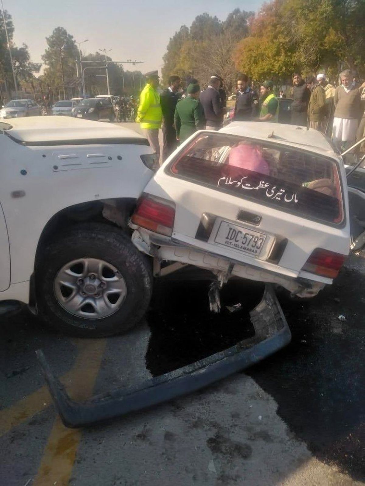 Pakistan\'da ABD konsolosluk aracı kaza yaptı: 2 ölü, 4 yaralı