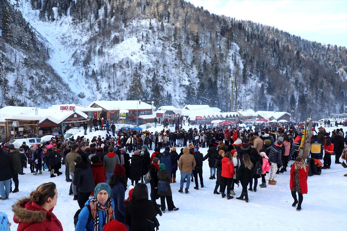 Rize\'de "Çamlıhemşin Ayder Kardan Adam Şenliği"