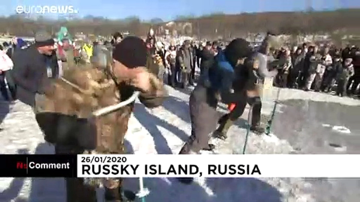 Rusya\'da buz üstünde balık avlama yarışması