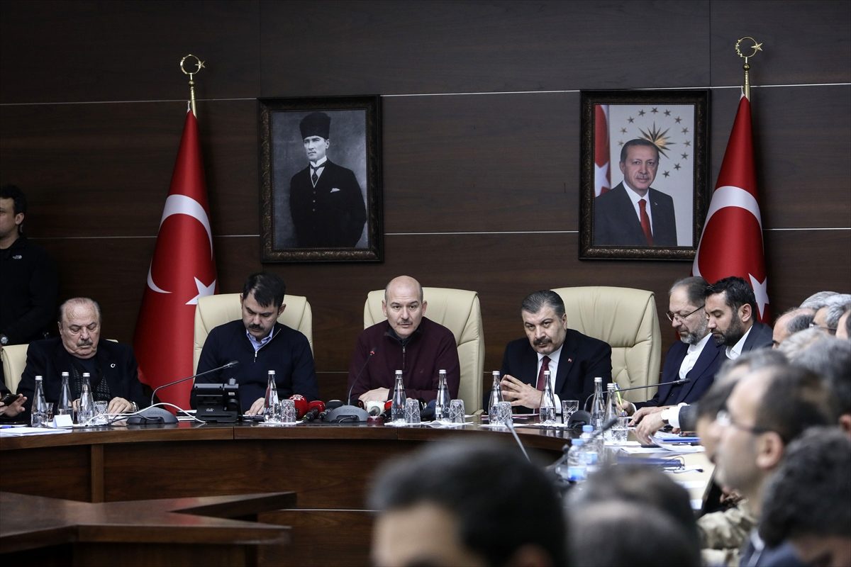 Sağlık Bakanı Fahrettin Koca: "(Deprem bölgesinde) Hastanelerimizde tedavileri devam eden...