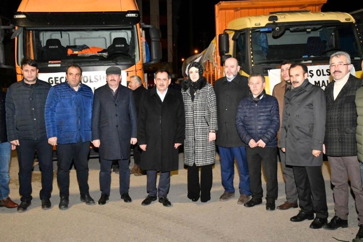 Samsun\'dan depremzedelere 2 tır yardım gönderildi