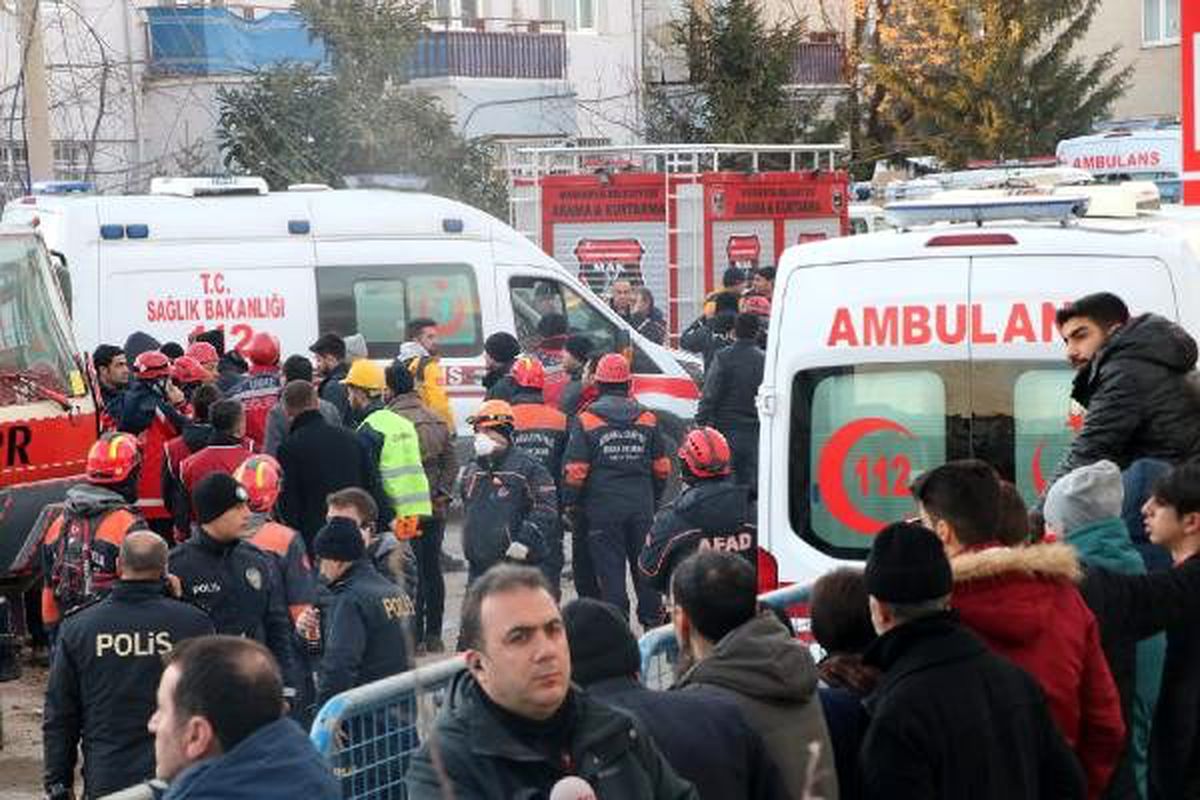 Sürsürü\'de enkazdan 3 kişinin daha cansız bedeni çıkarıldı