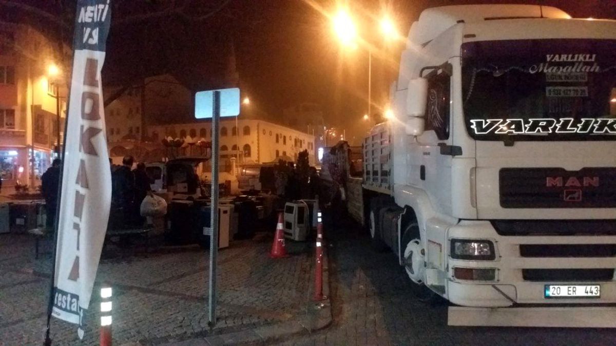 Tavas\'tan, Elazığ\'a 1 tır dolusu yardım malzemesi gönderildi