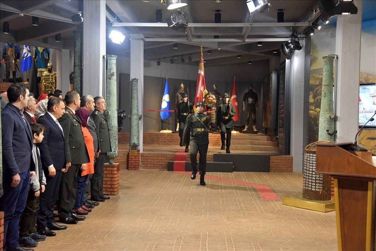 Türkiye Şehitlerini Anıyor