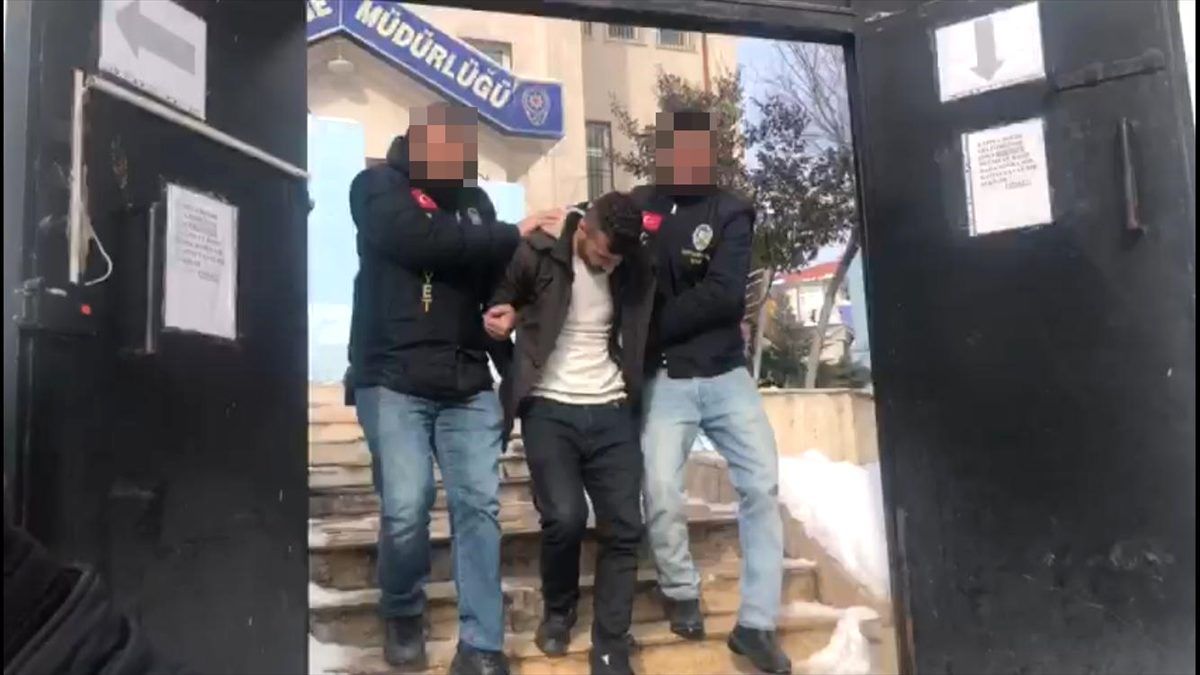 Van\'da 150 lira borcu yüzünden arkadaşını öldüren zanlı tutuklandı