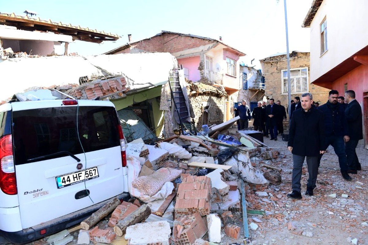 Yeşilyurt Belediyesi sosyal ve spor tesisleri depremden dolayı 24 saat açık
