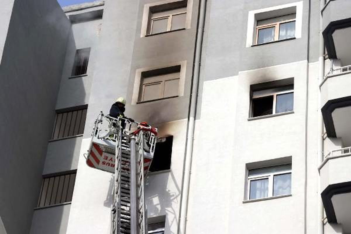 2 kardeşin çakmakla oyunu, evde yangın çıkardı