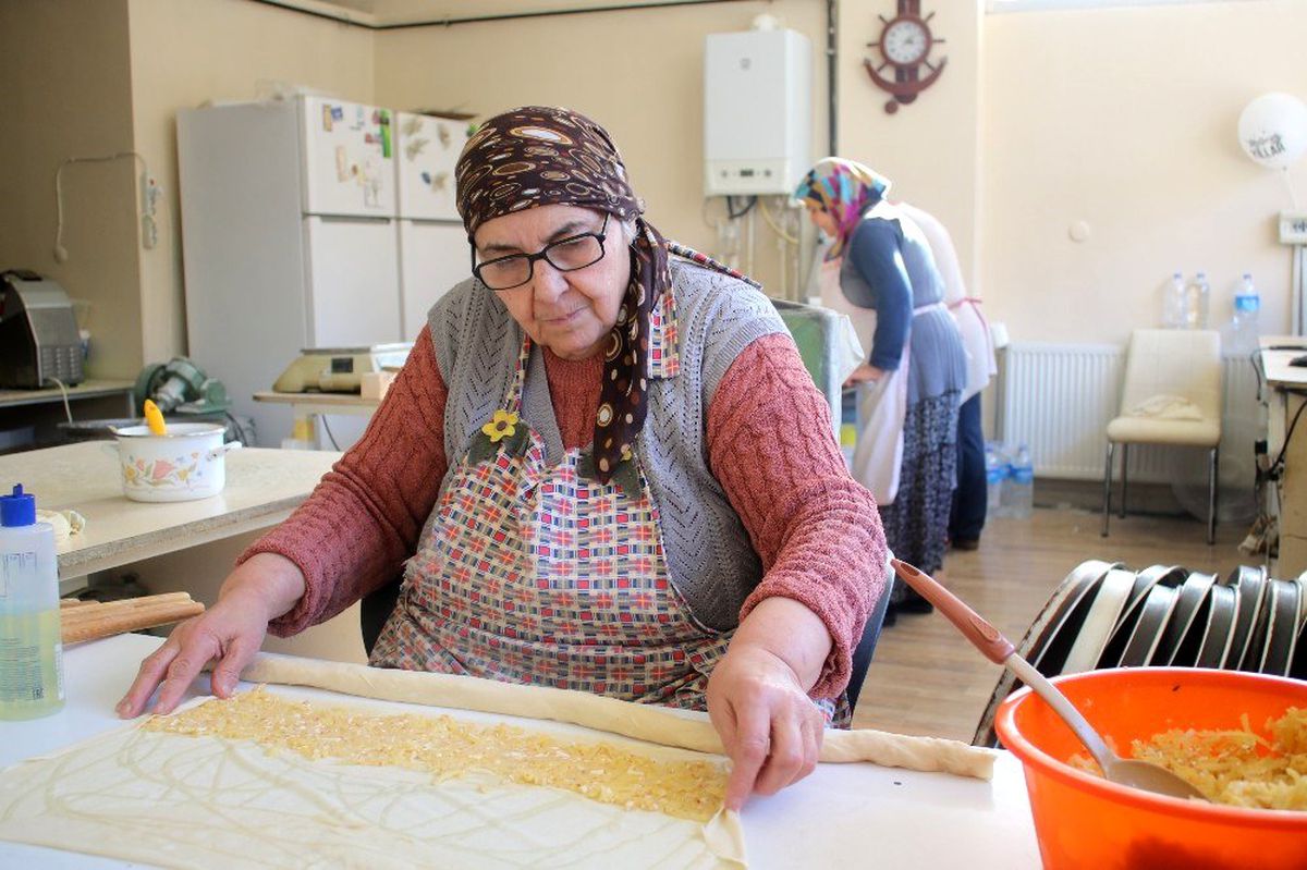66 yaşındaki girişimci kadının azmi parmak ısırtıyor