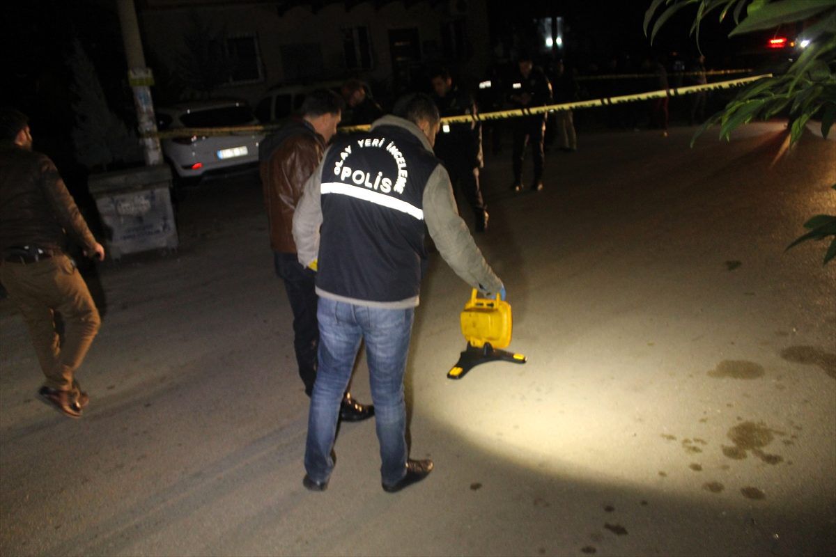Adana\'da silahlı saldırıya uğrayan iki kardeş yaralandı