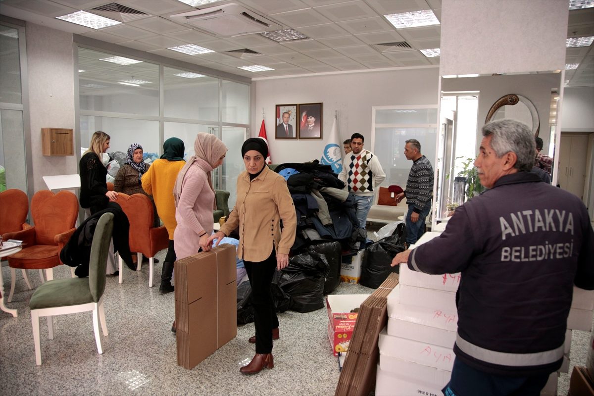 Adana, Hatay ve Mersin\'den deprem bölgesine yardım