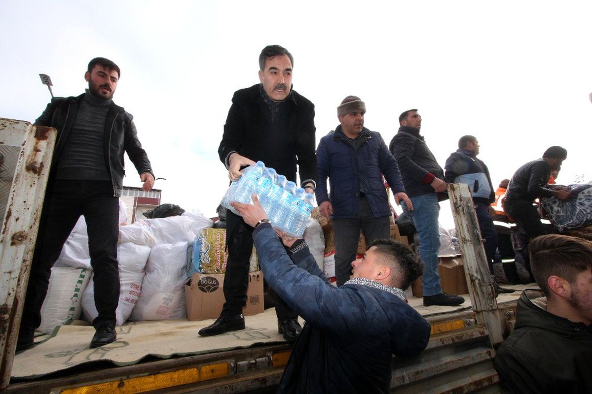 Ahlat\'tan Elazığ için yardım seferberliği