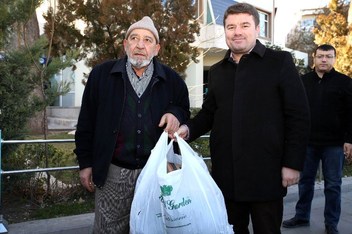 Aksaray Başkan Dinçer\'in çağrısı ile Elazığ için tek yürek oldu