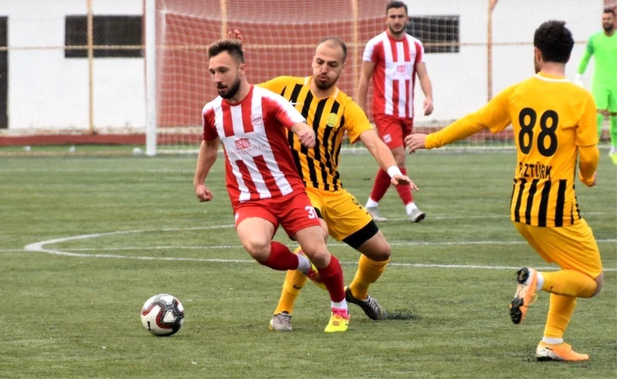 Aliağaspor FK Ayvalık\'tan 3 puan ile döndü