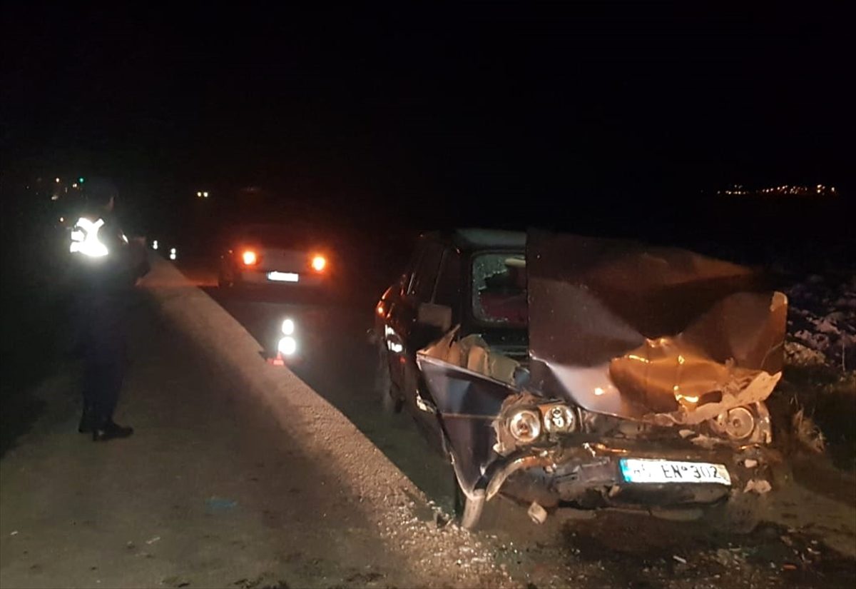 Amasya\'da kamyonetle otomobil çarpıştı: 6 yaralı