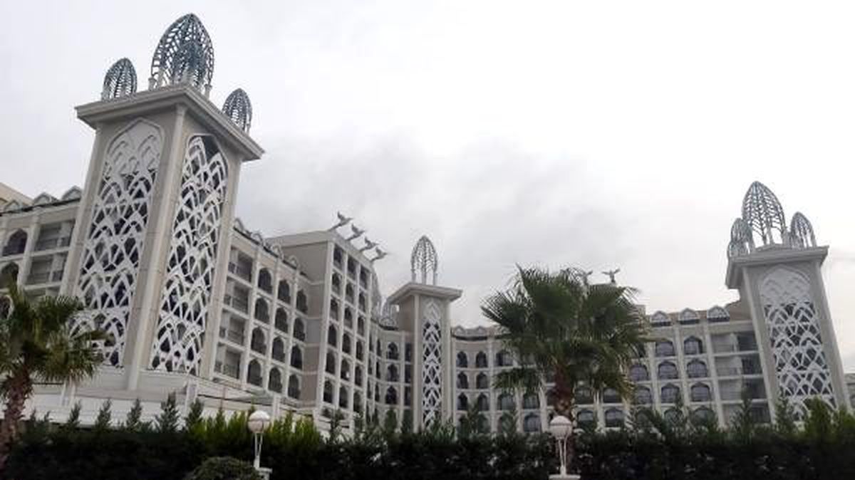Antalya\'da, 5 yıldızlı otelin kazan dairesinde yangın