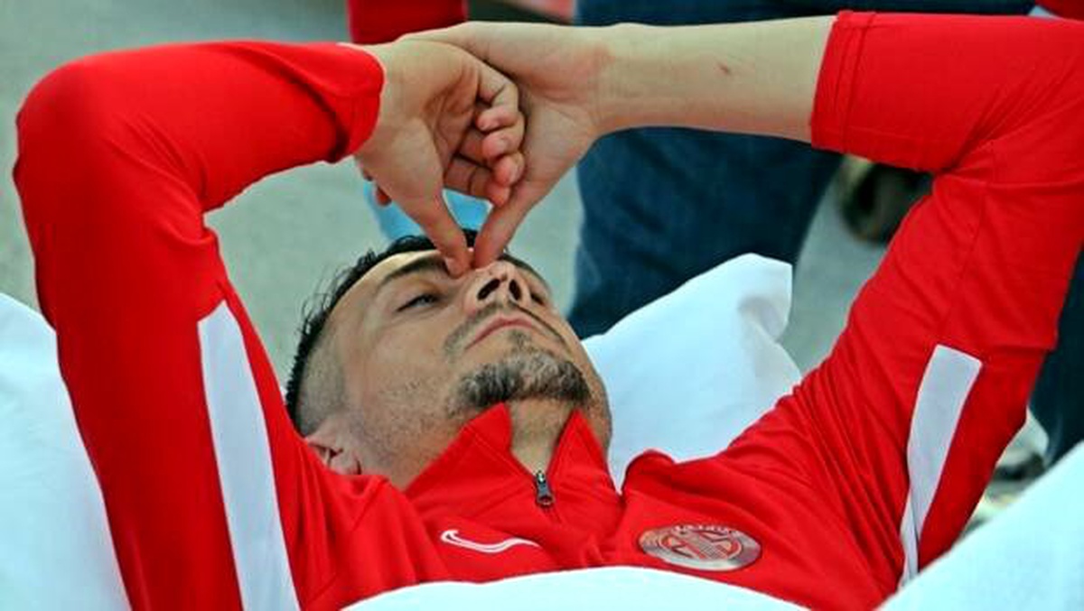 Antalyaspor\'da Jahovic en az 3 hafta yok