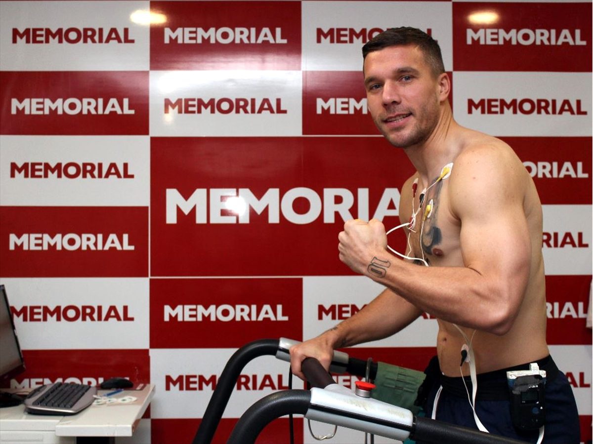 Antalyaspor\'da Podolski sağlık kontrolünden geçirildi
