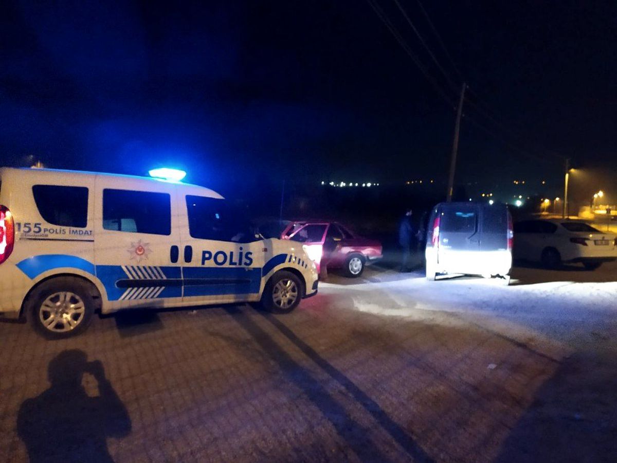 Aramada yakalanan kaçak içkilere \'soda\' diyerek kurtulmak istedi