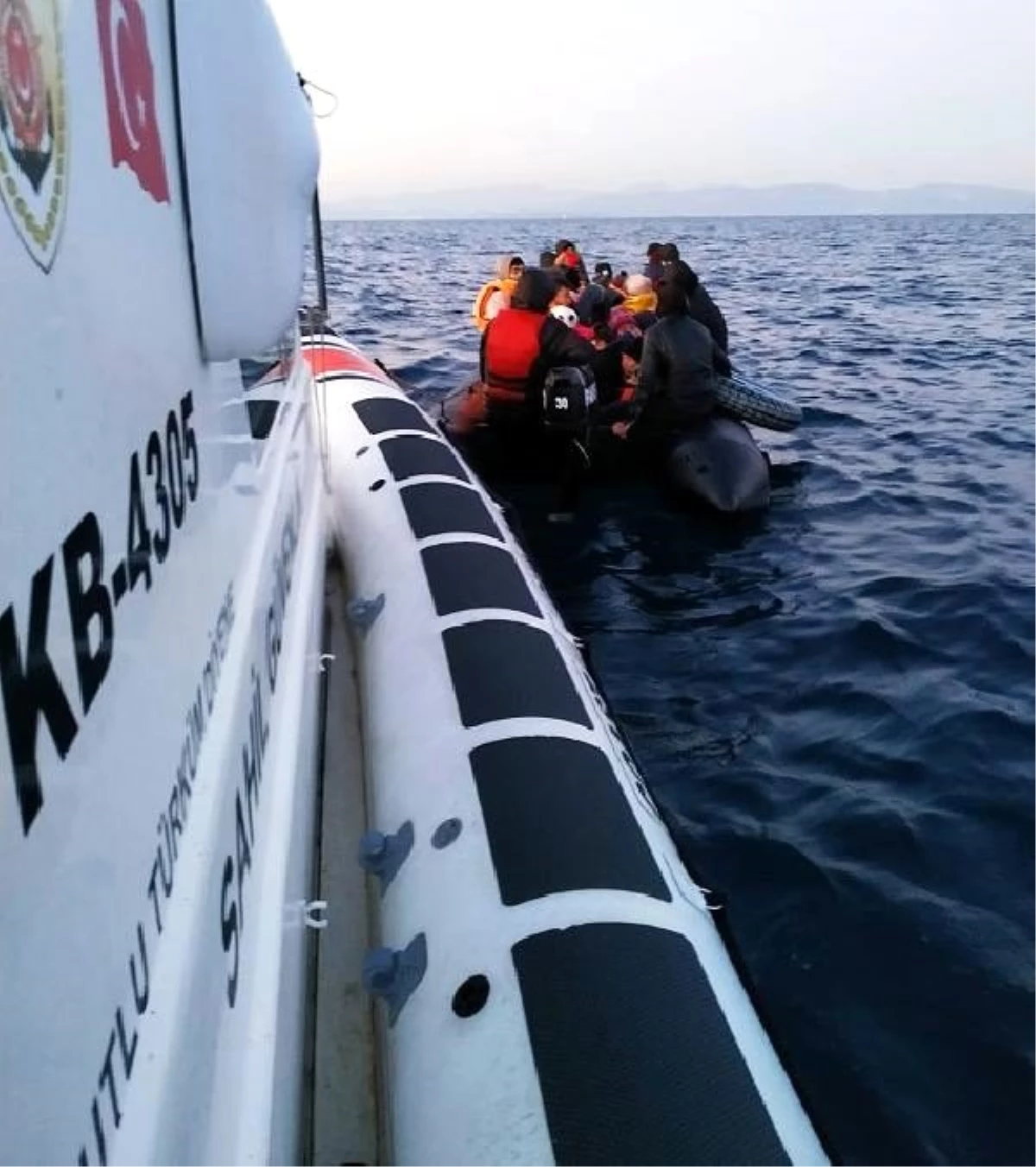 Ayvalık açıklarında 40 kaçak göçmen yakalandı
