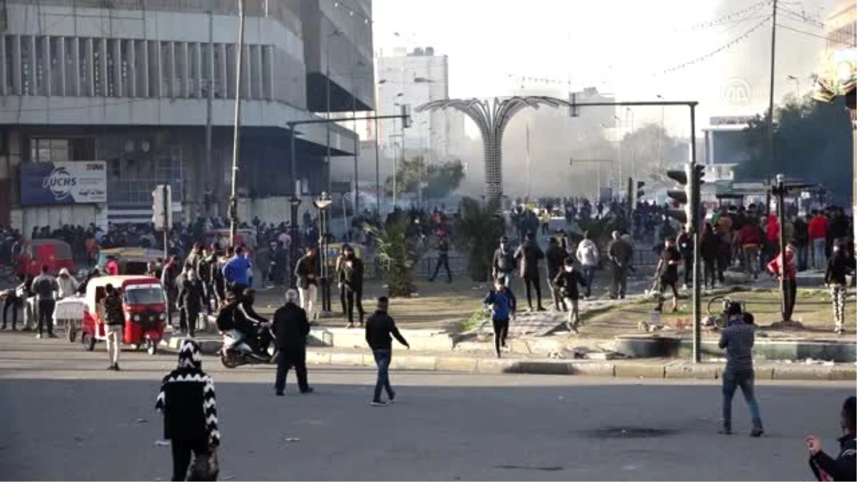 Bağdat\'ta iki gösterici gerçek mermiyle öldürüldü