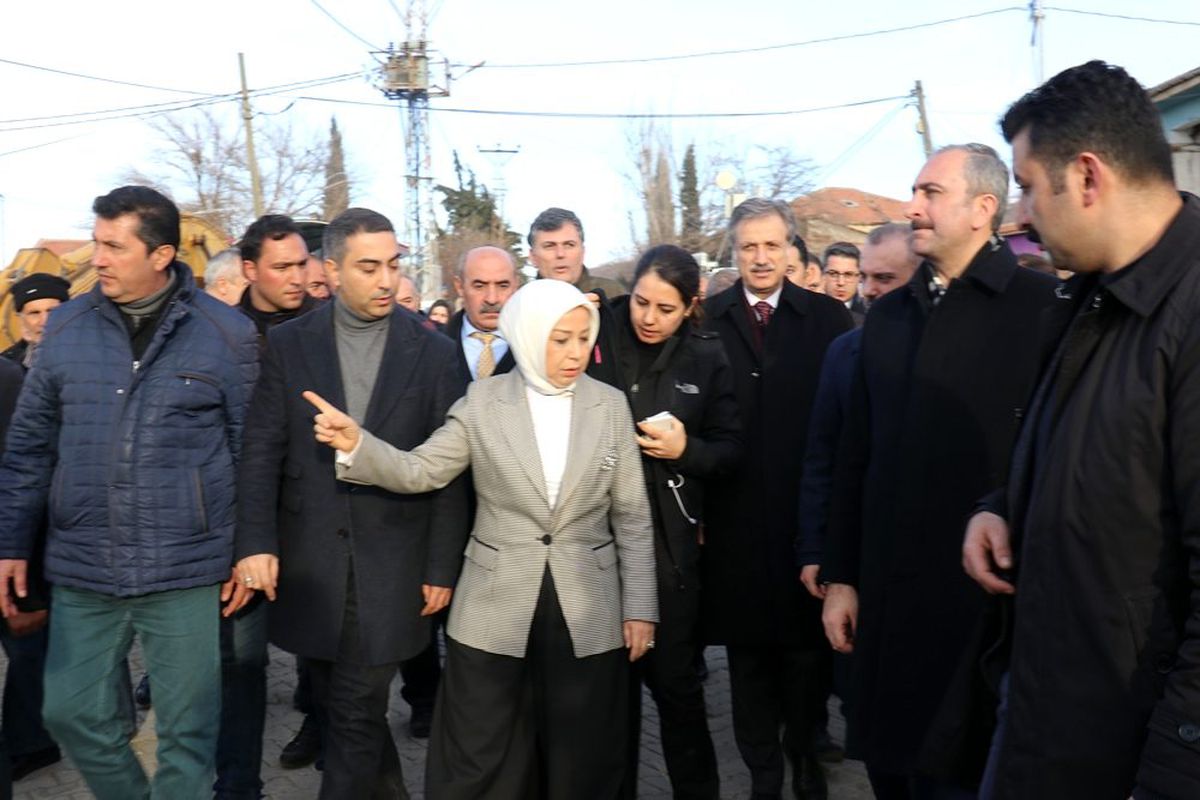 Bakan Gül deprem bölgesinde