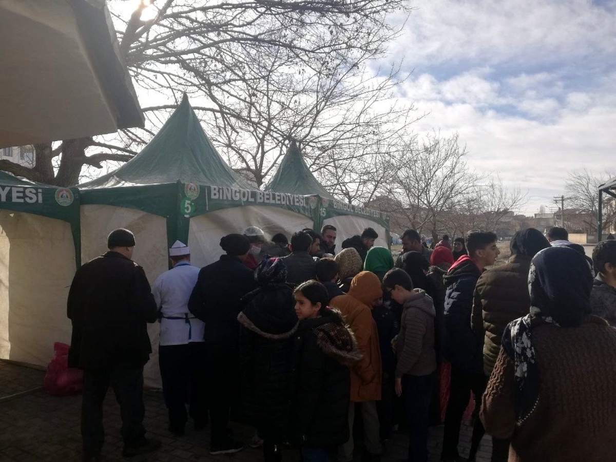 Bingöl Belediyesi komşusunun yanında