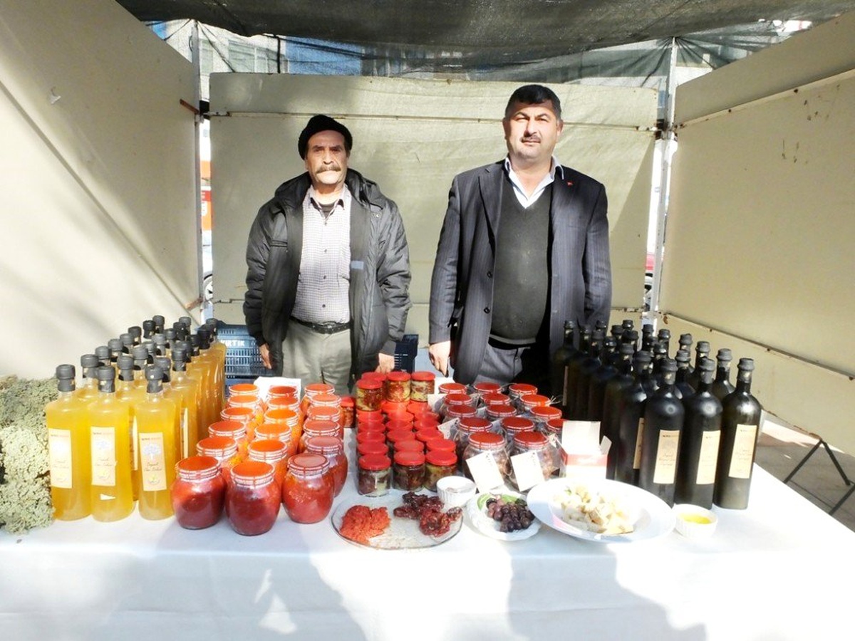 Burhaniye\'de organik ürünler ilgi gördü