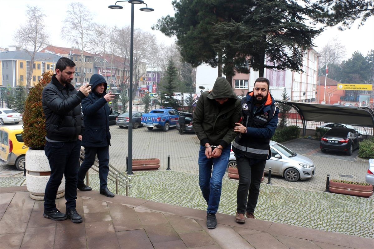 Bursa\'da ceylan derisi üzerine yazılmış Tevrat ele geçirildi
