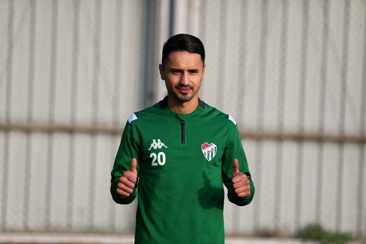 Bursaspor\'da Musa Araz ile yollar ayrıldı