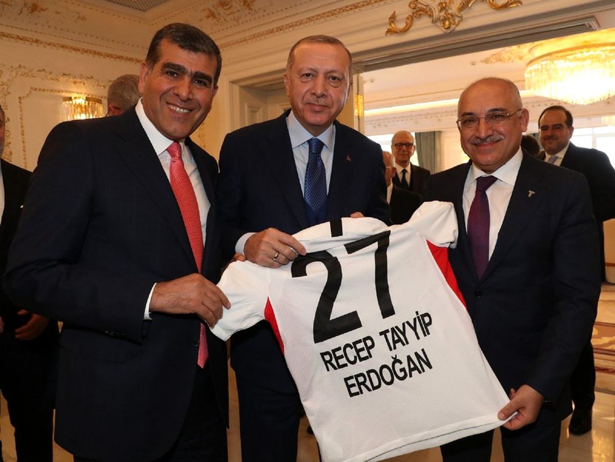 Cumhurbaşkanı Erdoğan\'a 27 numaralı Gaziantep FK forması