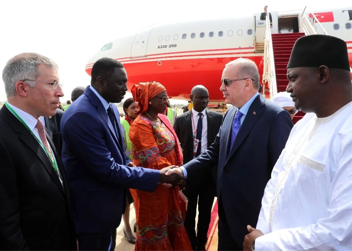 Cumhurbaşkanı Erdoğan, Gambiya\'da resmi törenle karşılandı