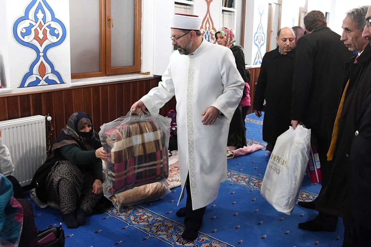 Diyanet İşleri Başkanı Erbaş: "Camilerimizde ne kadar isterseniz kalabilirsiniz"