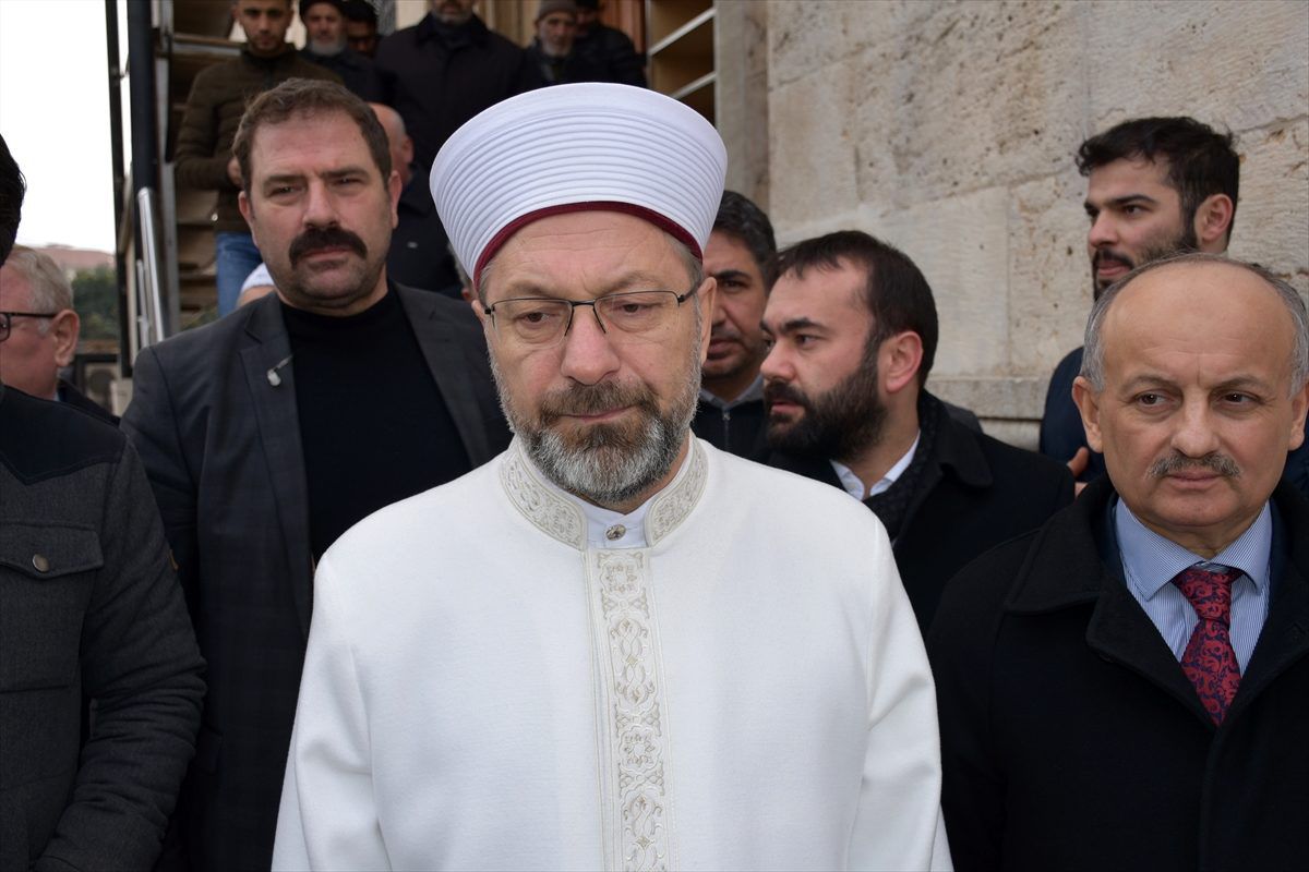 Diyanet İşleri Başkanı Erbaş depremde zarar gören camide incelemelerde bulundu Açıklaması
