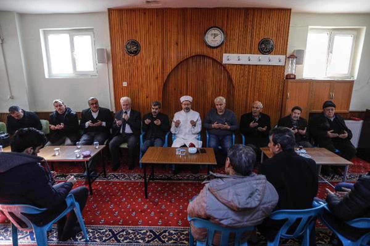 Diyanet İşleri Başkanı Erbaş\'tan depremzedelere taziye ziyareti