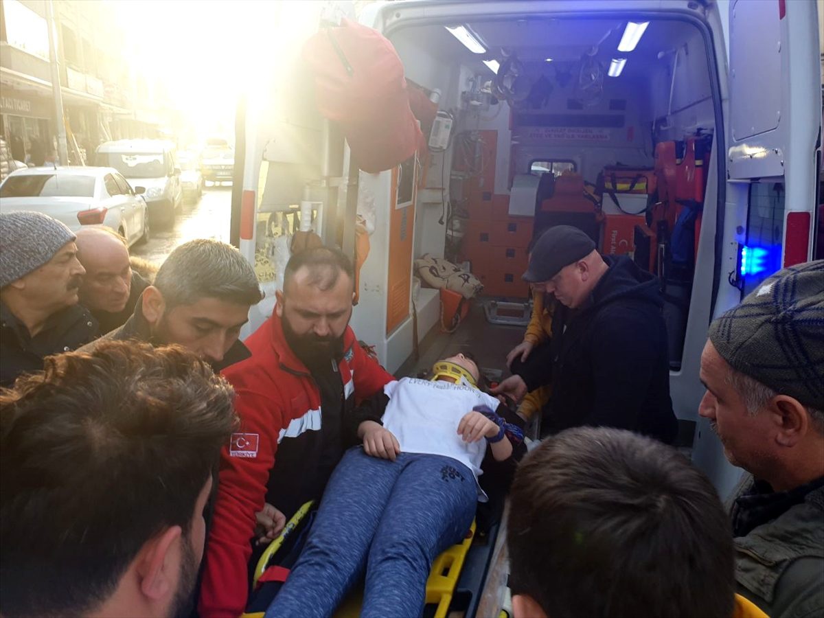 Düzce\'de iki otomobilin çarpıştığı kazada 1 kişi yaralandı