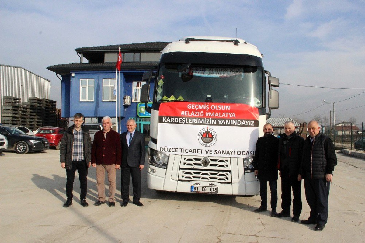 Düzce TSO\'dan deprem bölgesine 1 tır su