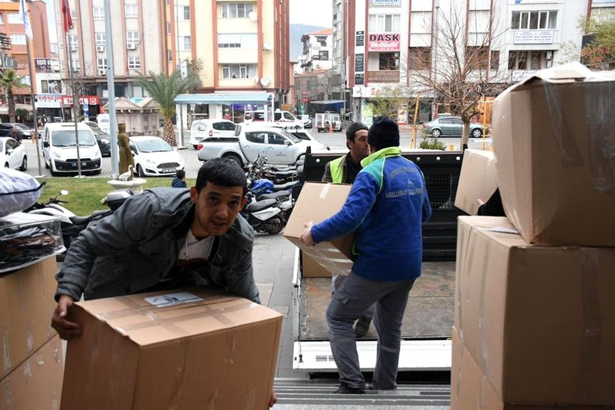 Edremit Belediyesi\'nin yardım kampanyasına büyük destek