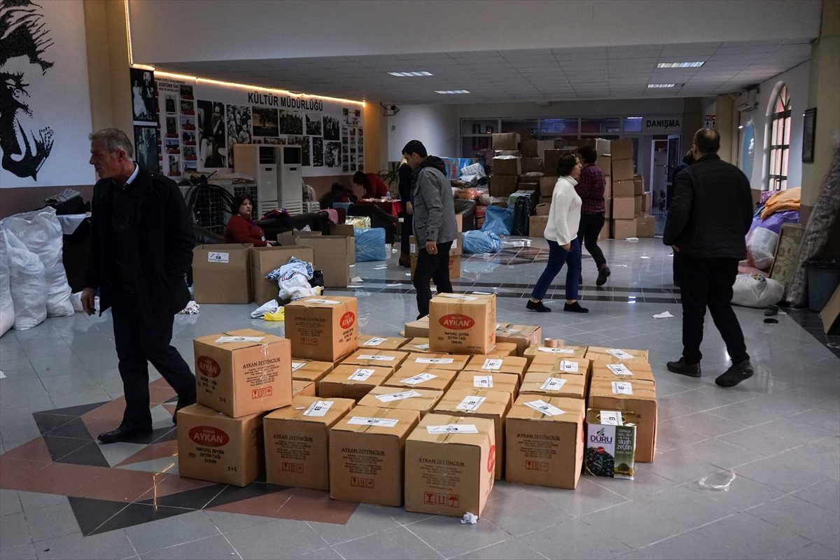Edremit\'ten, Elazığ ve Malatya\'ya yardım tırı