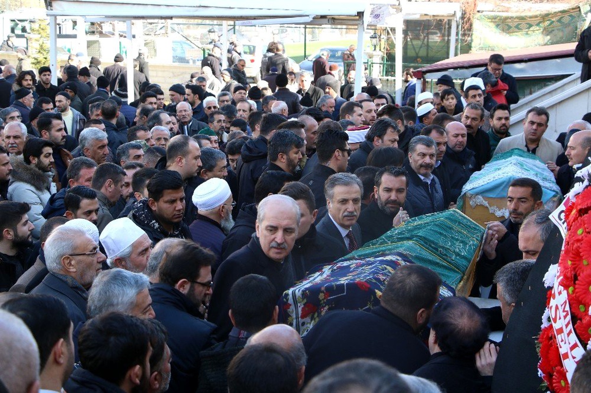 Elazığ\'da depremde hayatını kaybeden 2 kişi defnedildi