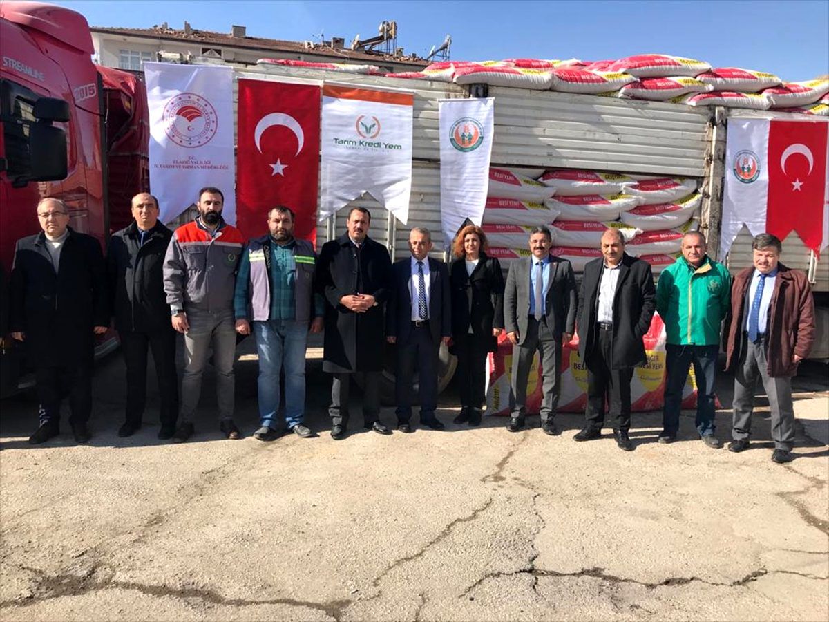 Elazığ\'da depremzede üreticiye hayvan ve yem yardımı