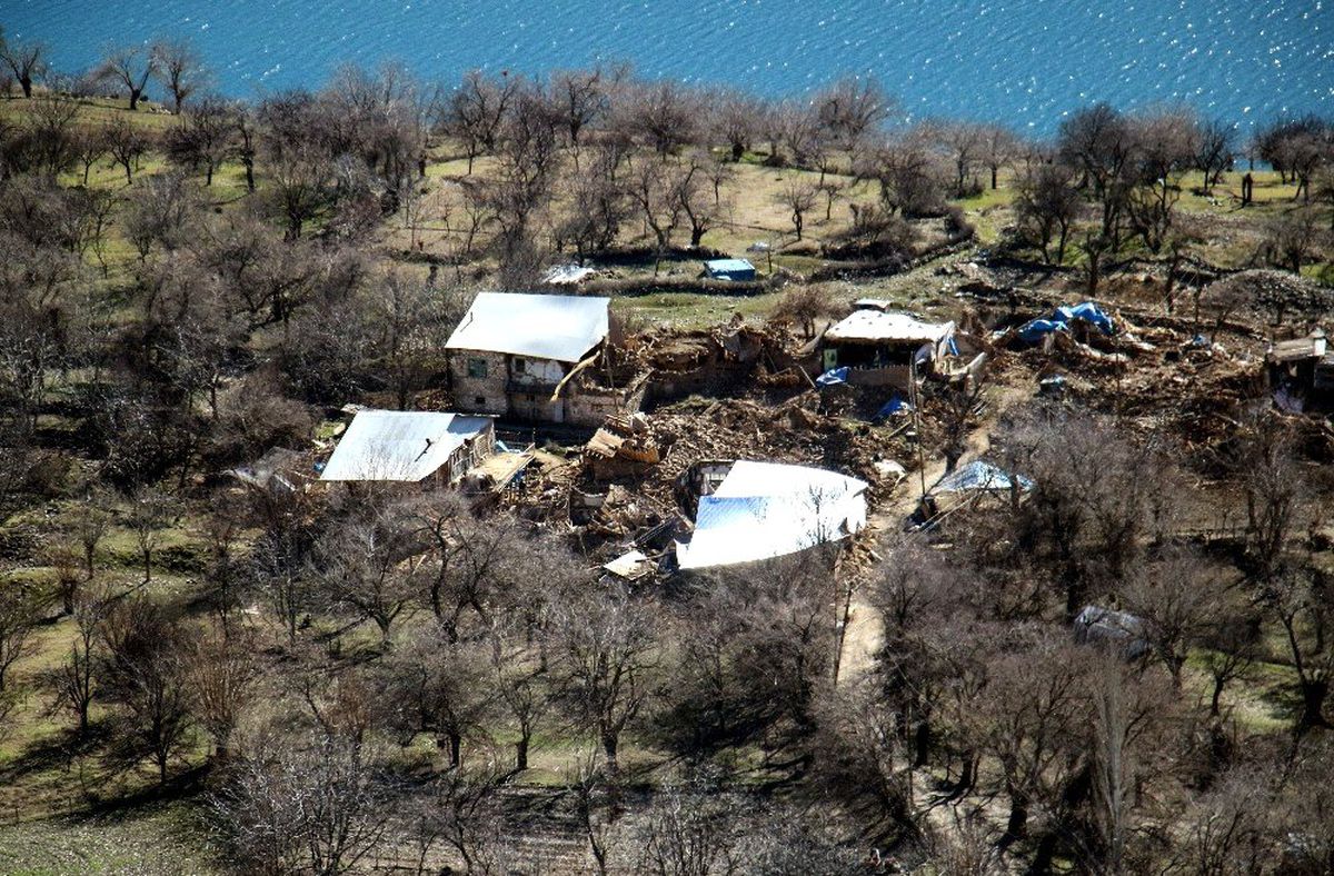 Elazığ depreminde bir köydeki evlerin hepsinde hasar oluştu