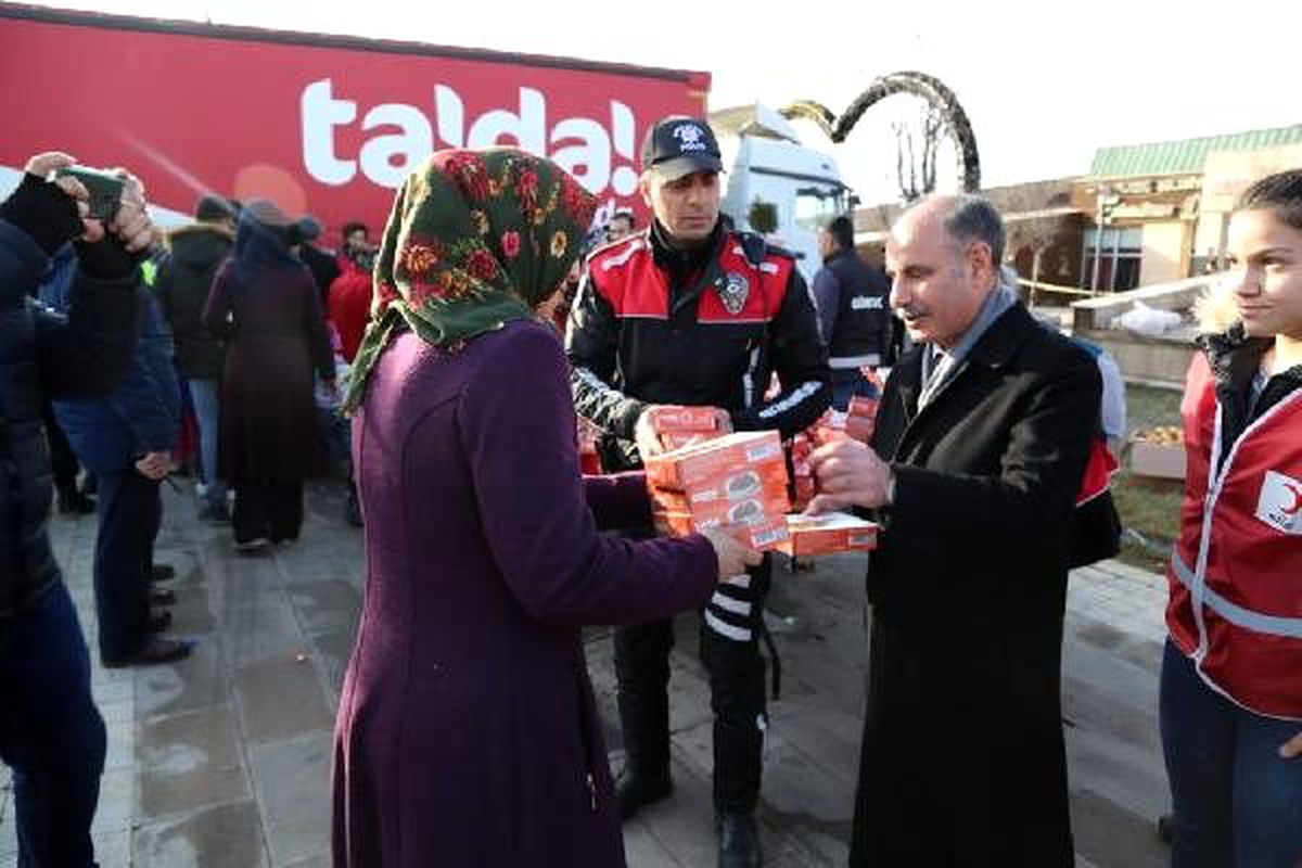 Emniyetten depremzedelere günlük 50 bin paket kumanya