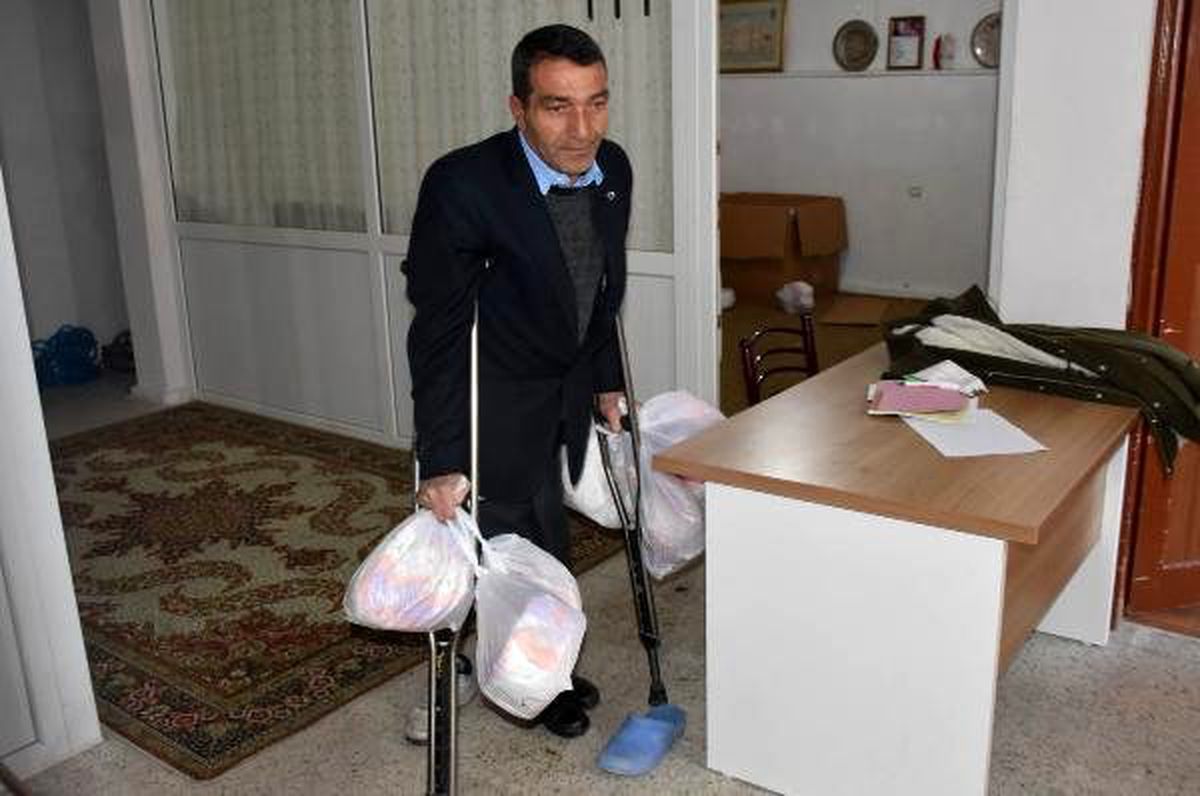 Engelli derneğinden depremzedelere çocuk bezi yardımı